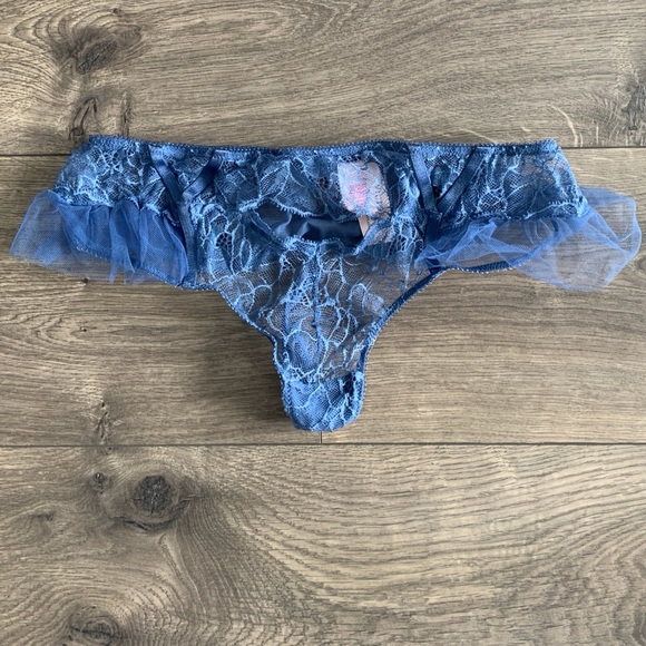 Victoria’s Secret Designer Thong / Tanga Panty - Picture 2 of 5